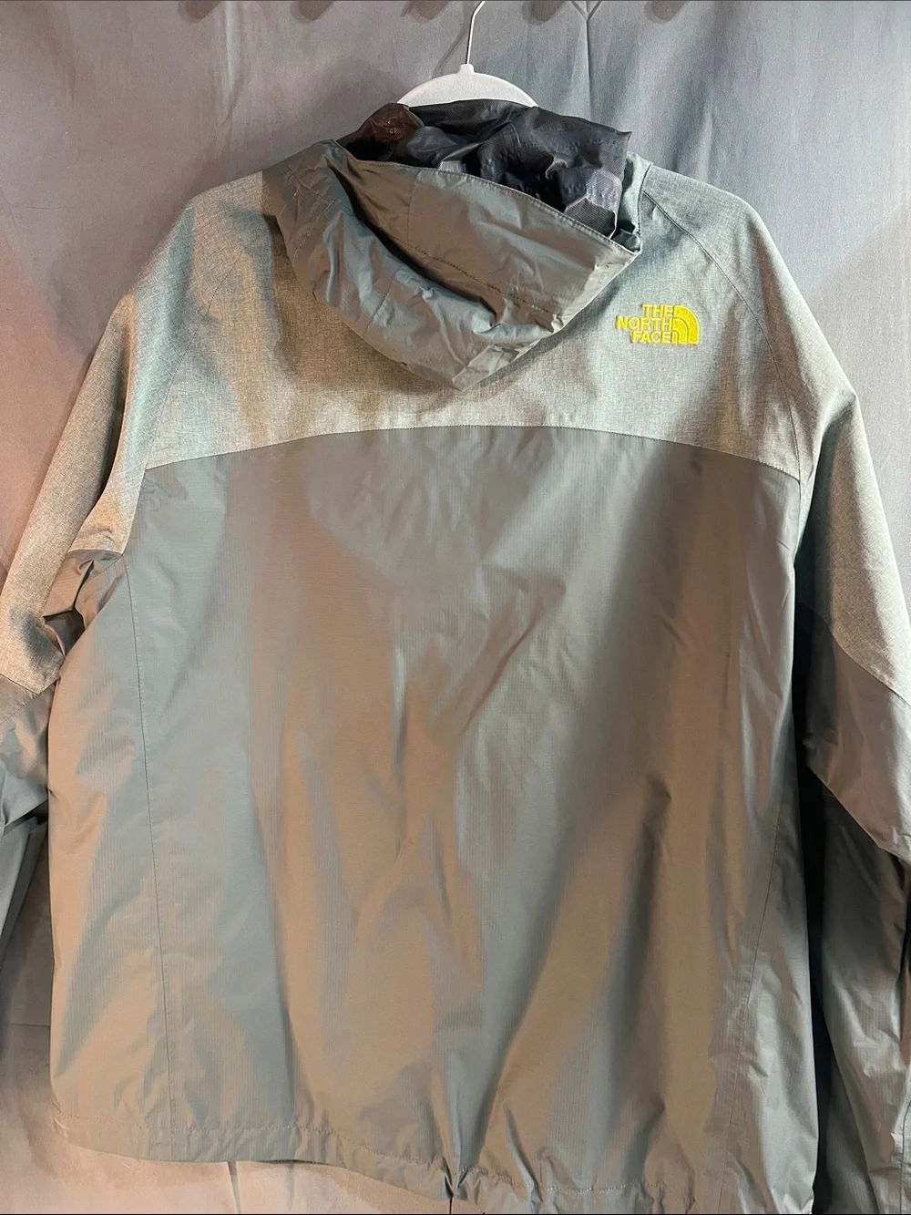 The North Face waterproof men’s XL HyVent 2.5L Shell with Yellow Logo